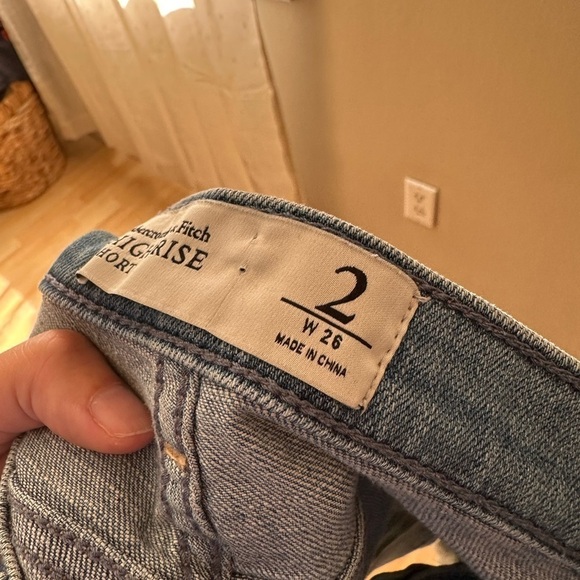 Abercrombie & Fitch High Rise Short Size 2 - Picture 4 of 5